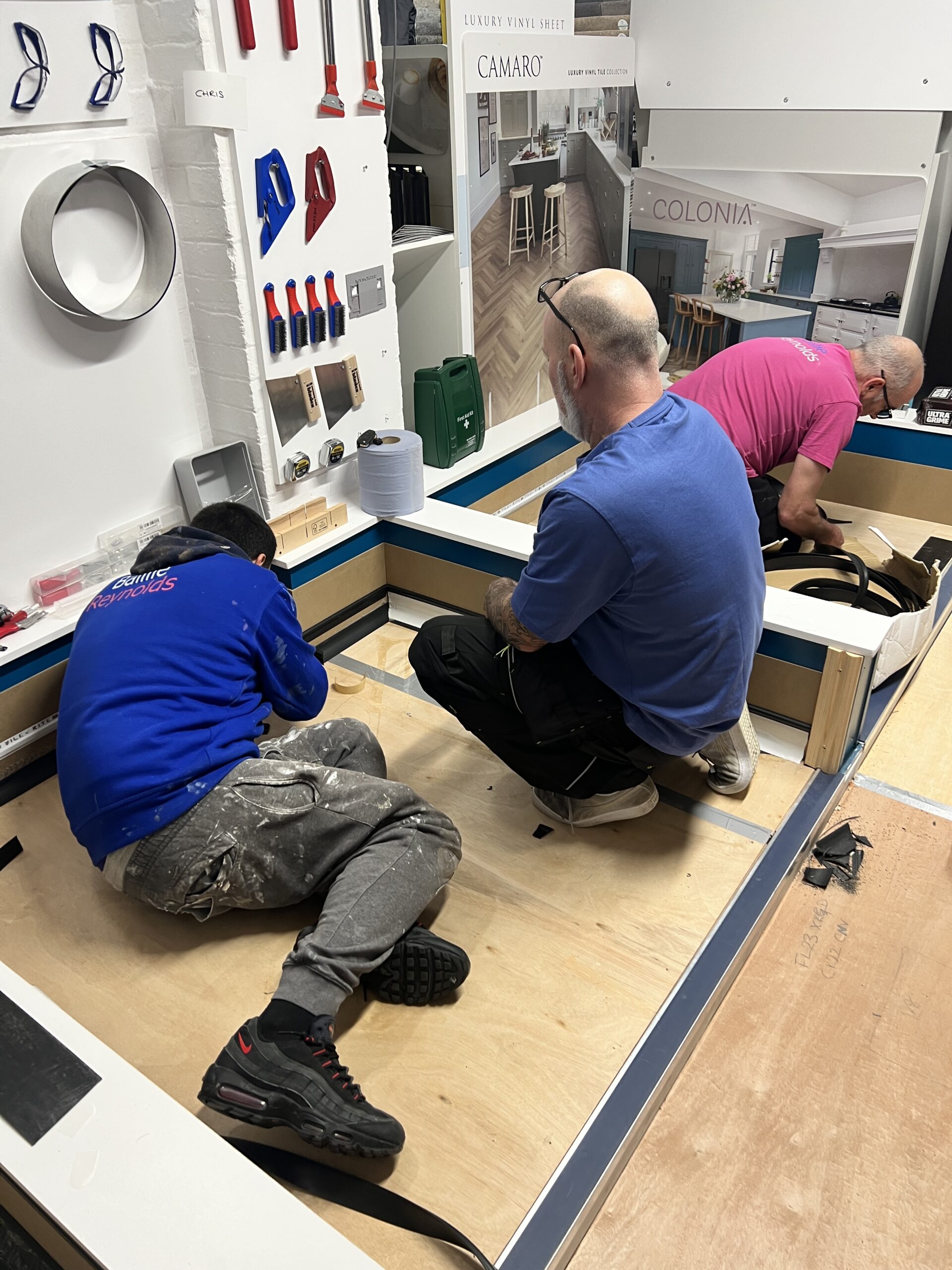 Expert Teacher floor specialist teaching student vinyl flooring course 